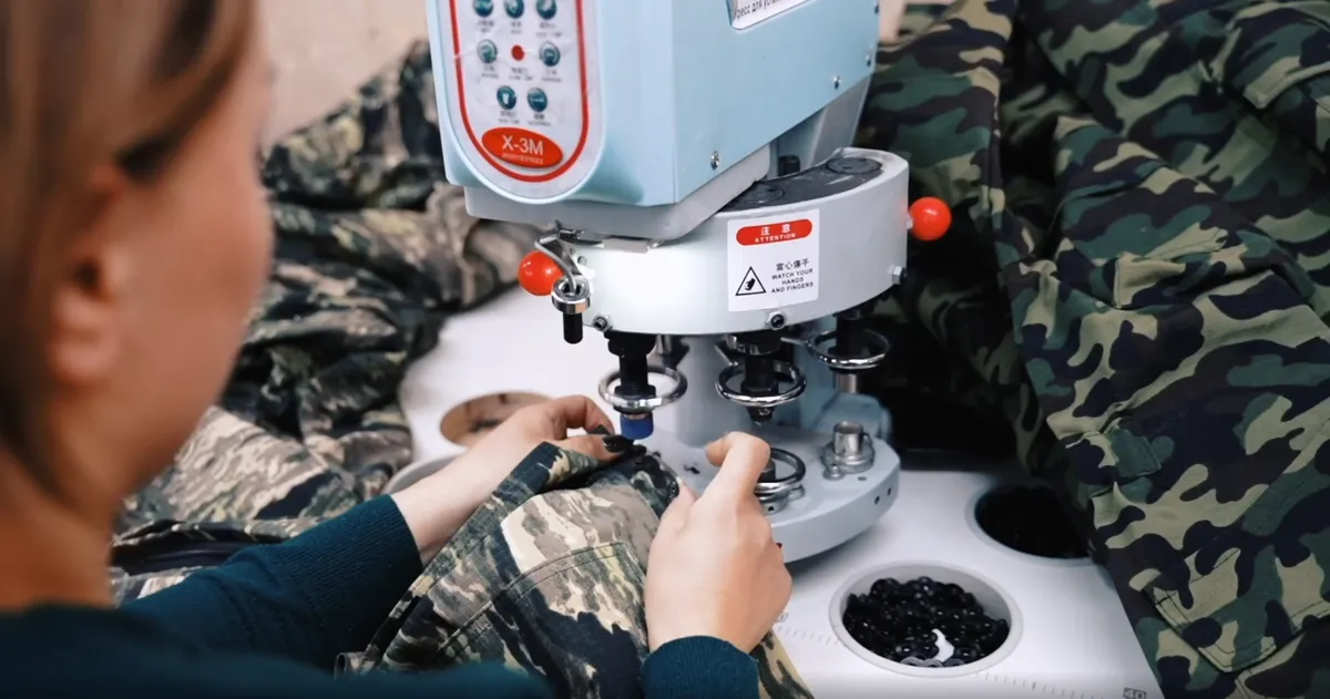 Полуавтомат для установки кнопок и люверсов