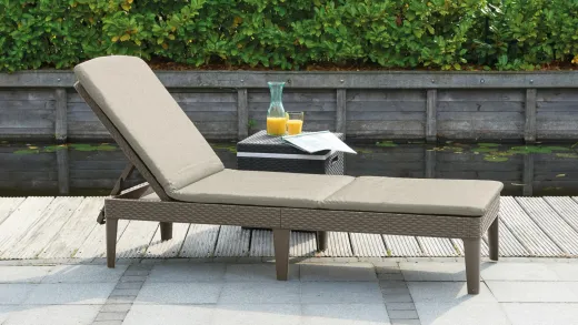 Подушки для уличной мебели на террасе